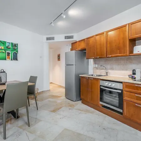 Dizengoff Square Superb 1 Bedroom With Balcony-2
