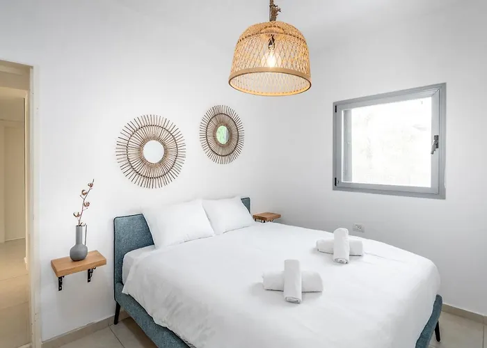 Amazing 3Bedrooms 2 Baths Balcony And Parking Prv Tel-Aviv