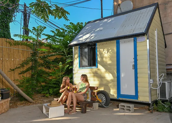 Roger'S Hostel & Caravans Age 18-45 Tel-Aviv