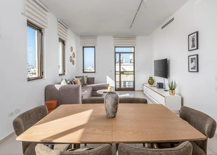 Modern & Bright 3 Bdr Close To The Beach Tel Aviv