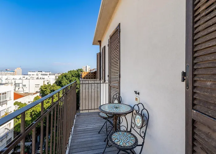 Modern & Bright 3 Bdr Close To The Beach Tel Aviv